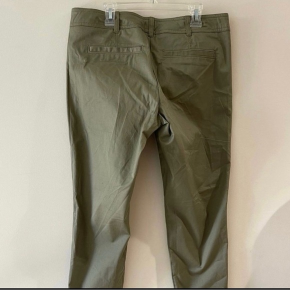 Women’s Green Ankle Cargo Pants - Picture 3 of 10